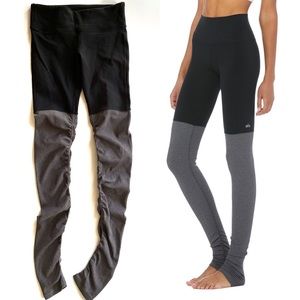 ALO Yoga Goddess High Waste Black Grey Leggings!